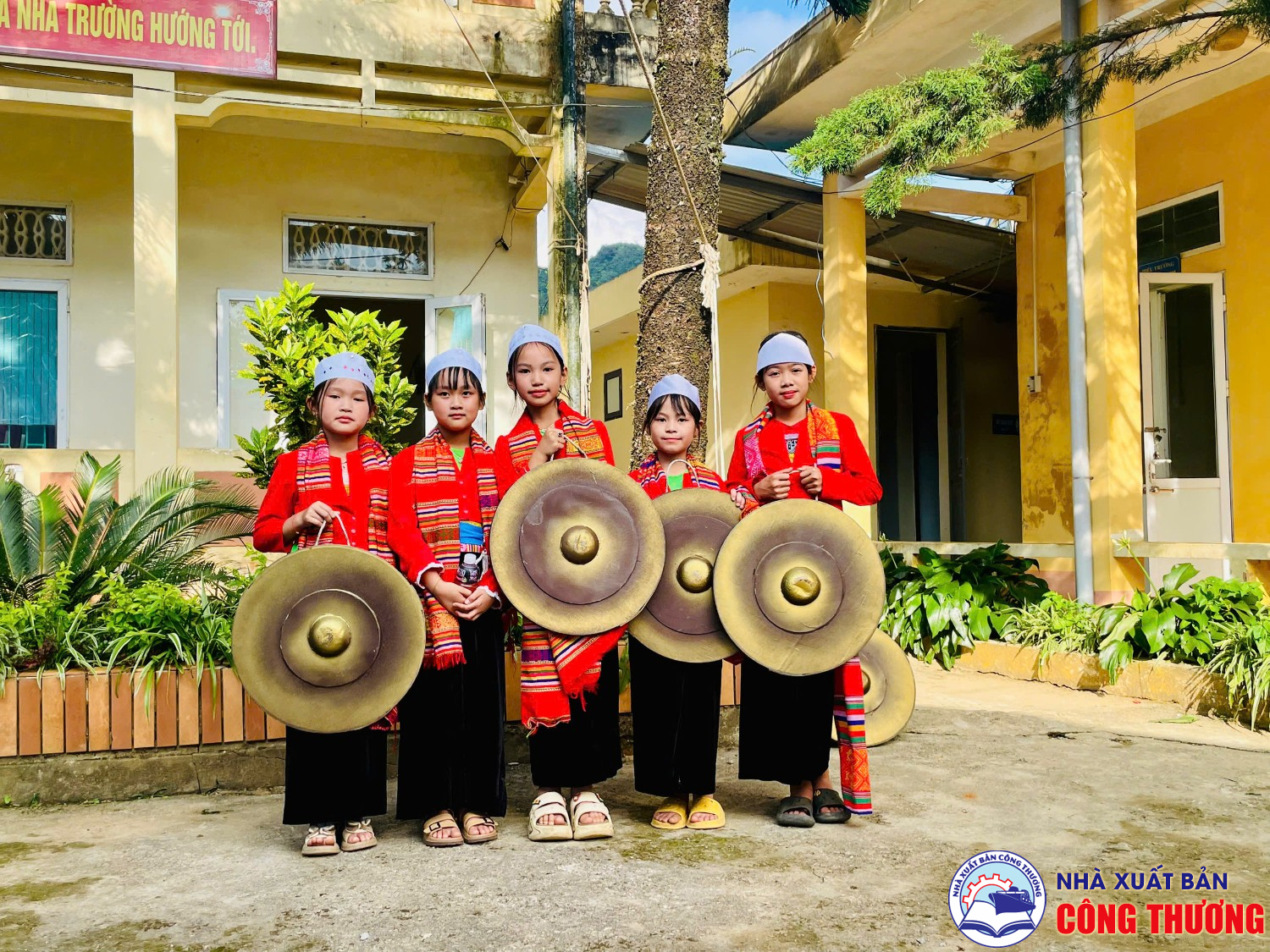 Nhà xuất bản Công thương tổ chức chương trình thiện nguyện tại Phú Thọ