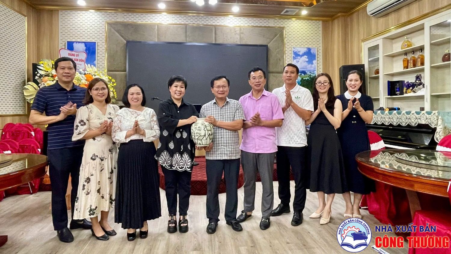 Kỷ niệm 17 năm thành lập NXB Công Thương và du lịch Vân Đồn - Quảng Ninh tháng 8 năm 2026
