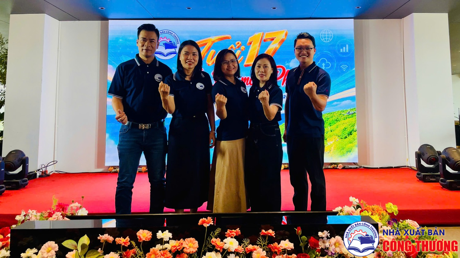 Kỷ niệm 17 năm thành lập NXB Công Thương và du lịch Vân Đồn - Quảng Ninh tháng 8 năm 2026