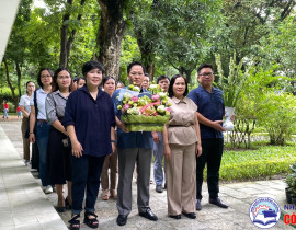 Thăm và dâng hương tại Khu di tích bảo tàng Hồ Chí Minh nhân dịp tưởng niệm 55 năm ngày mất của Chủ tịch Hồ Chí Minh