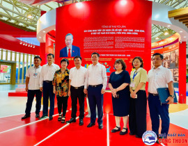 Bộ trưởng Nguyễn Hồng Diên thăm triển lãm "80 năm Hành trình Độc lập - Tự do - Hạnh phúc" và ghé qua gian hàng của Nhà Xuất bản Công Thương